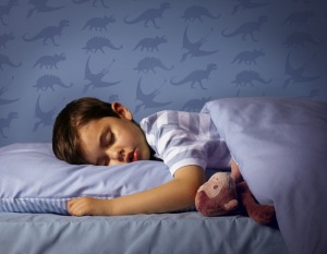 Dječak piša noću u krevet 4 godine.  Dijete piški noću u krevet.